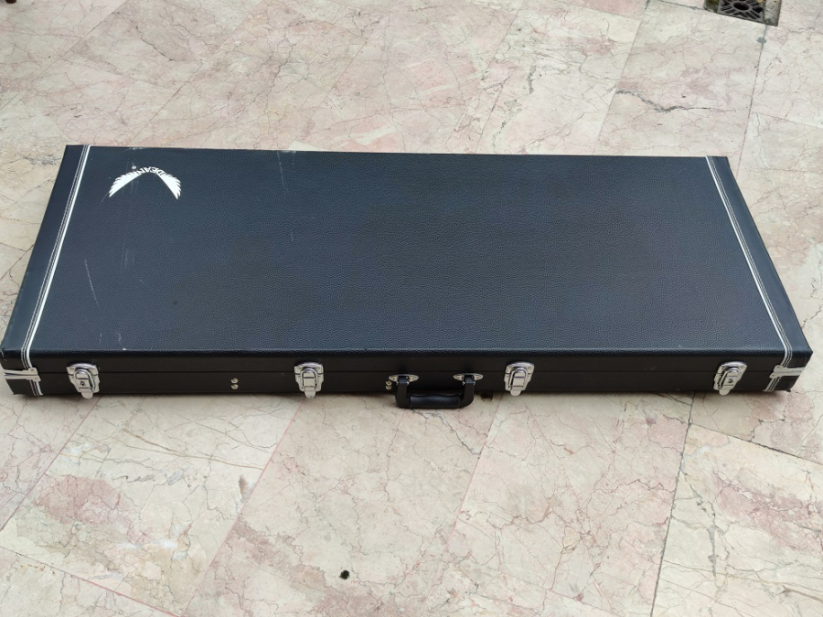 ORİJİNAL DEAN MARKA ENSTRÜMAN ELECTRO GİTAR ÇANTASI DERİ KAPLAMA METAL KİLİT SİSTEMLİ TAŞIMA KULPLU