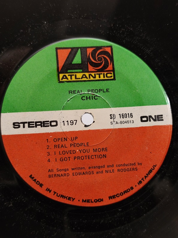 CHIC REAL PEOPLE UZUN CALAR 33 DEVİR LP PLAK ORJİNAL KABINDA ORJİNAL BASKISIDIR