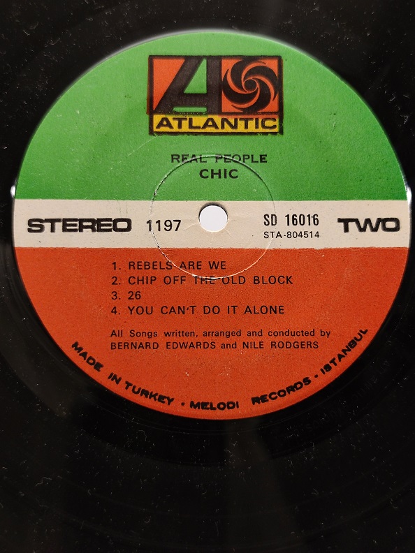 CHIC REAL PEOPLE UZUN CALAR 33 DEVİR LP PLAK ORJİNAL KABINDA ORJİNAL BASKISIDIR