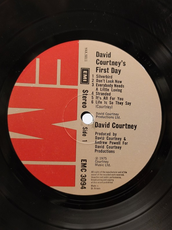 DAVİD COURTNEY'S FİRST DAY UZUN CALAR 33 DEVİR LP PLAK ORJİNAL KABINDA ORJİNAL BASKISIDIR