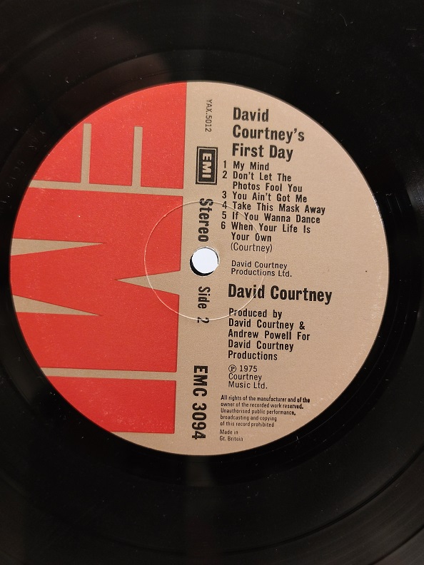 DAVİD COURTNEY'S FİRST DAY UZUN CALAR 33 DEVİR LP PLAK ORJİNAL KABINDA ORJİNAL BASKISIDIR