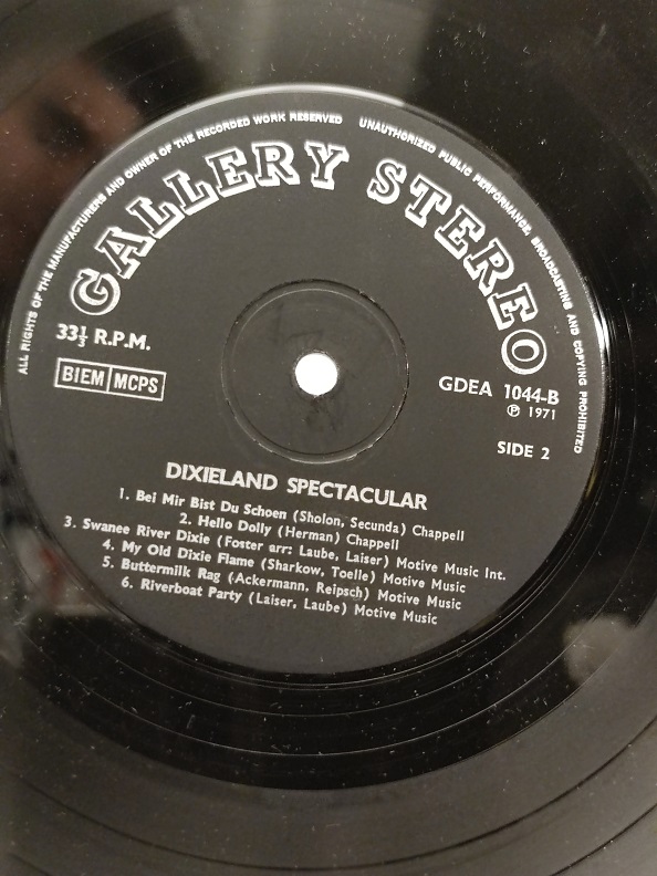 DIXIELAND SPECTECULAR UZUN CALAR 33 DEVİR LP PLAK ORJİNAL KABINDA ORJİNAL BASKISIDIR