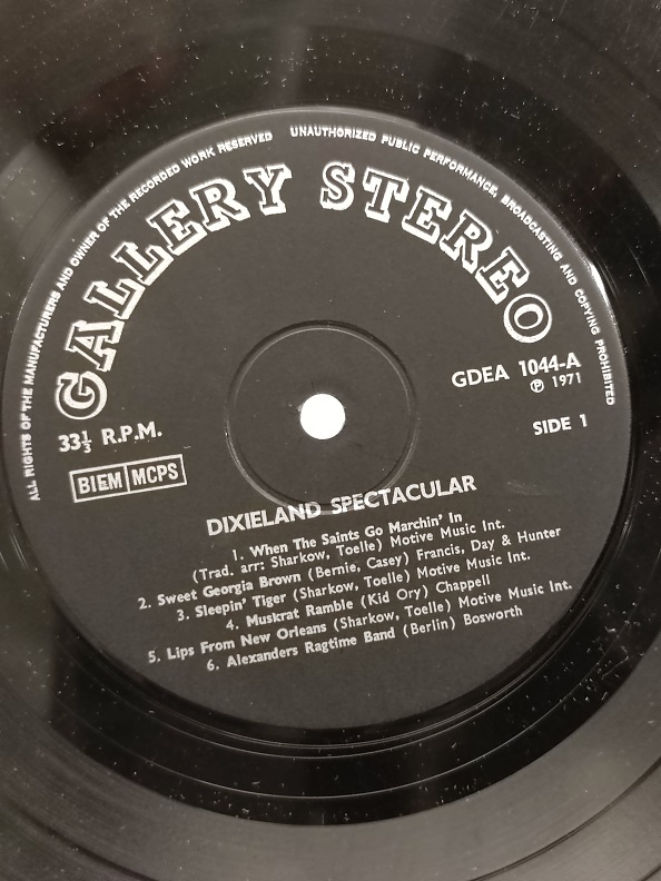 DIXIELAND SPECTECULAR UZUN CALAR 33 DEVİR LP PLAK ORJİNAL KABINDA ORJİNAL BASKISIDIR
