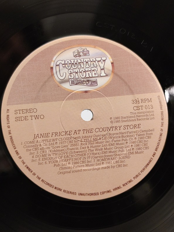 1985 JANİE FRİCKE AT THE COUNTRY STORE UZUN CALAR 33 DEVİR LP PLAK ORJİNAL KABINDA ORJİNAL BASKISIDIR