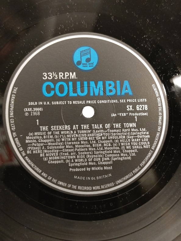 THE SEEKERS LIVE AT THE TALKING OF THE TOWN UZUN CALAR 33 DEVİR LP PLAK ORJİNAL KABINDA ORJİNAL BASKISIDIR