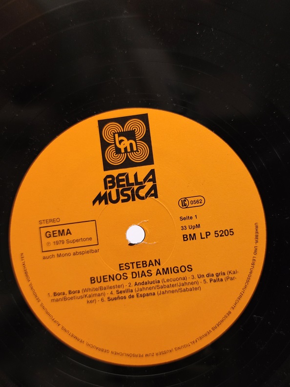 BUENOS DIAS AMIGOS ESTEBAN UZUN CALAR 33 DEVİR LP PLAK ORJİNAL KABINDA ORJİNAL BASKISIDIR