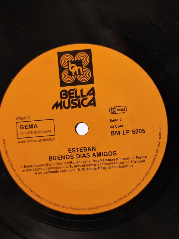 BUENOS DIAS AMIGOS ESTEBAN UZUN CALAR 33 DEVİR LP PLAK ORJİNAL KABINDA ORJİNAL BASKISIDIR
