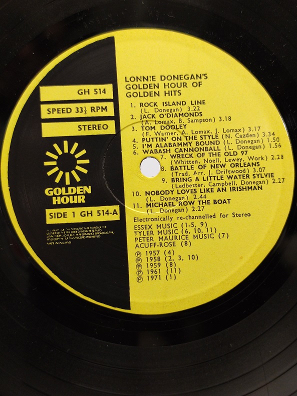 LONNİE DONEGAN'S GOLDEN HOUR UZUN CALAR 33 DEVİR LP PLAK ORJİNAL KABINDA ORJİNAL BASKISIDIR