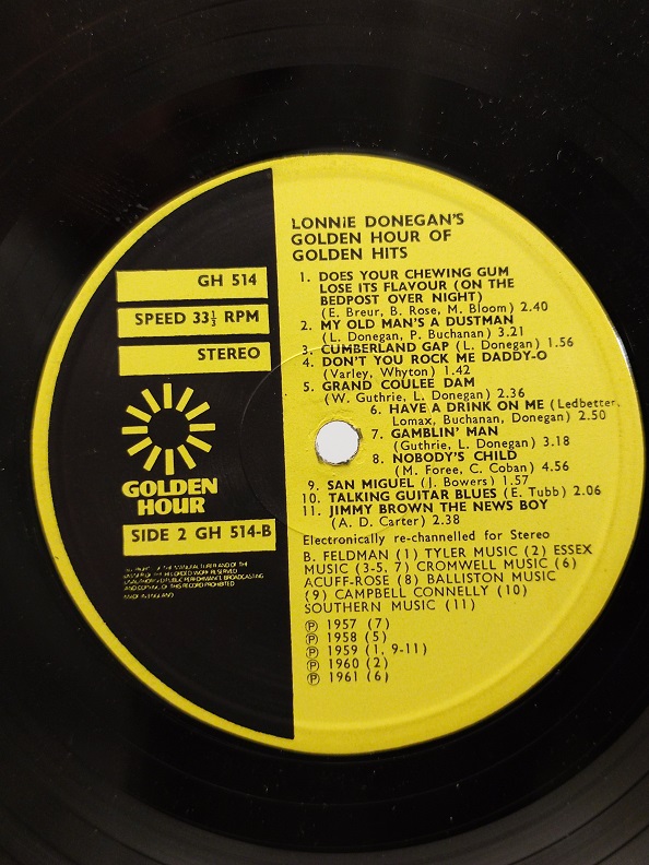 LONNİE DONEGAN'S GOLDEN HOUR UZUN CALAR 33 DEVİR LP PLAK ORJİNAL KABINDA ORJİNAL BASKISIDIR