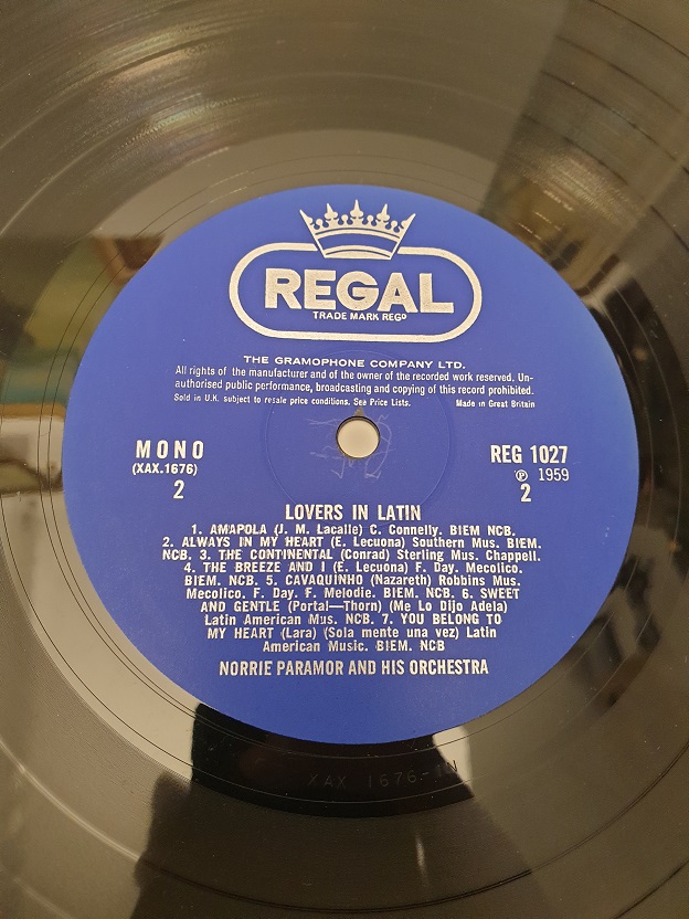 LOVERS IN LATIN UZUN CALAR 33 DEVİR LP PLAK ORJİNAL KABINDA ORJİNAL BASKISIDIR