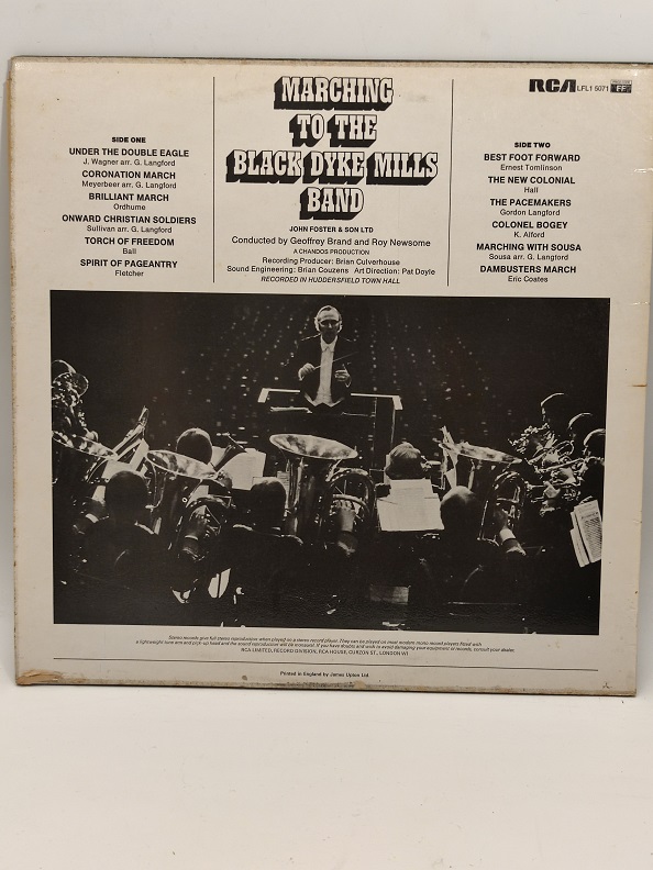 MARCHING TO THE BLACK DYKE MILLS BAND UZUN CALAR 33 DEVİR LP PLAK ORJİNAL KABINDA ORJİNAL BASKISIDIR