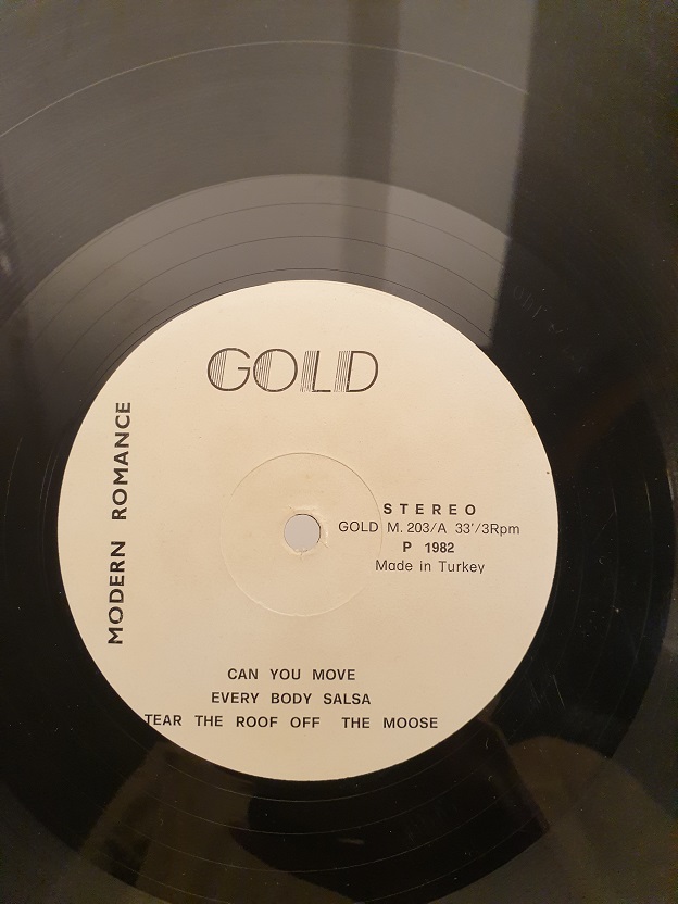 QUEEN OF THE RAPPING SCENE UZUN CALAR 33 DEVİR LP PLAK ORJİNAL KABINDA ORJİNAL BASKISIDIR