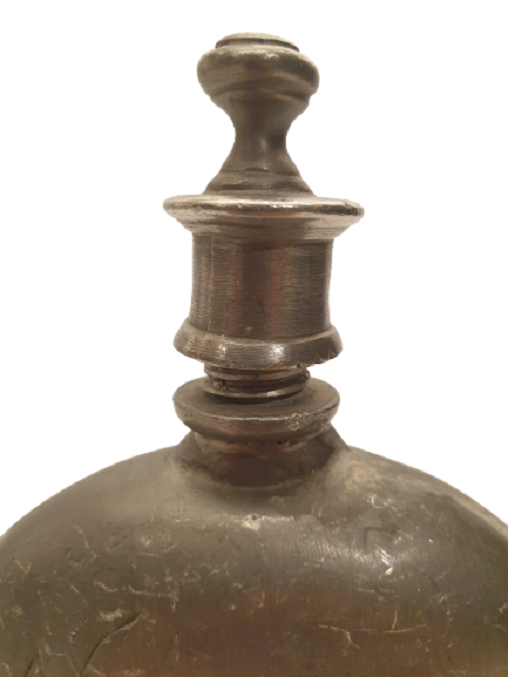 REZEN ÜZERİ İŞLEMELİ KAPAKLI KOKU PARFÜM ŞİŞESİ