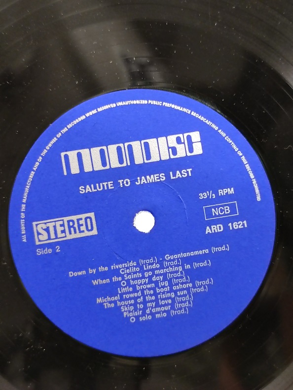 SALUTE TO JAMES LAST UZUN CALAR 33 DEVİR LP PLAK ORJİNAL KABINDA ORJİNAL BASKISIDIR