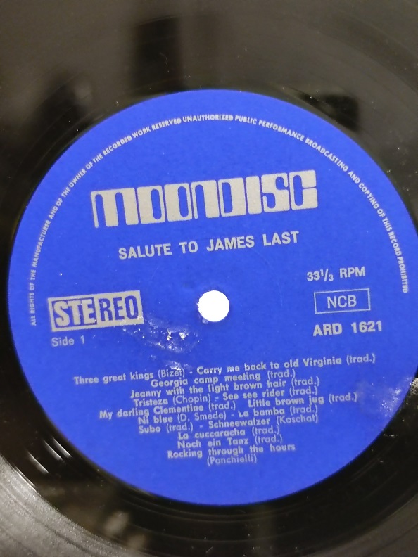 SALUTE TO JAMES LAST UZUN CALAR 33 DEVİR LP PLAK ORJİNAL KABINDA ORJİNAL BASKISIDIR