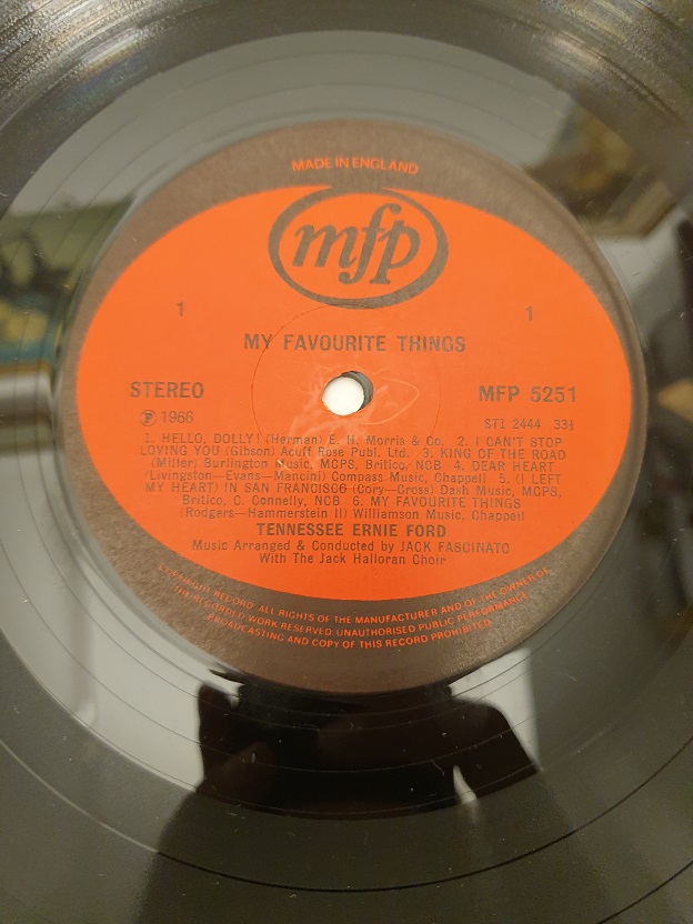 TENNESEE ERNIE FORD I LEFT MY HEART IN SAN FRANSISCO UZUN CALAR 33 DEVİR LP PLAK ORJİNAL KABINDA ORJİNAL BASKISIDIR