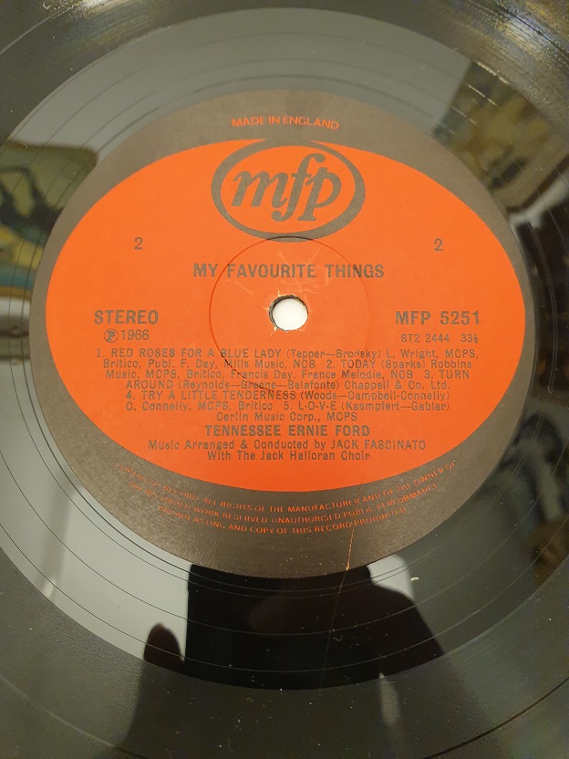 TENNESEE ERNIE FORD I LEFT MY HEART IN SAN FRANSISCO UZUN CALAR 33 DEVİR LP PLAK ORJİNAL KABINDA ORJİNAL BASKISIDIR