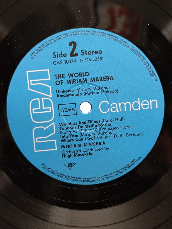 THE WORLD OF MIRIAM BEKAMA UZUN CALAR 33 DEVİR LP PLAK ORJİNAL KABINDA ORJİNAL BASKISIDIR