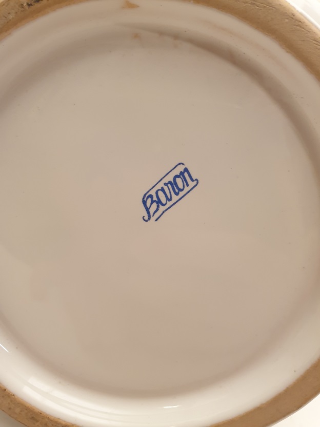 BARON SÜRAHİ VE 6 ADET KULPLU KUPA PARÇA İÇKİ TAKIMI AGIZ VE KULP ALTIN EL CEKME ÜZERLERİ RESİMLİ