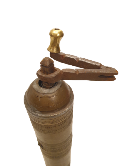 DAMGALI ÜZERİ İŞLEMELİ PİRİNÇ EL ÇEVİRMELİ MEKANİK KAHVE DEĞİRMENİ