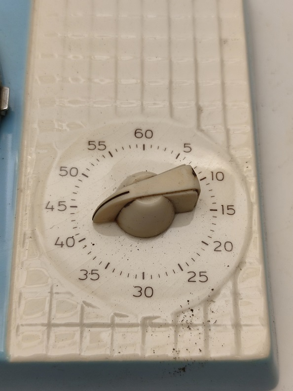 1960 ALMAN BADUF MARKA PORSELEN DİKDORTGEN FORMDA MAVİ BEYAZ MUTFAK DUVAR SAATİ