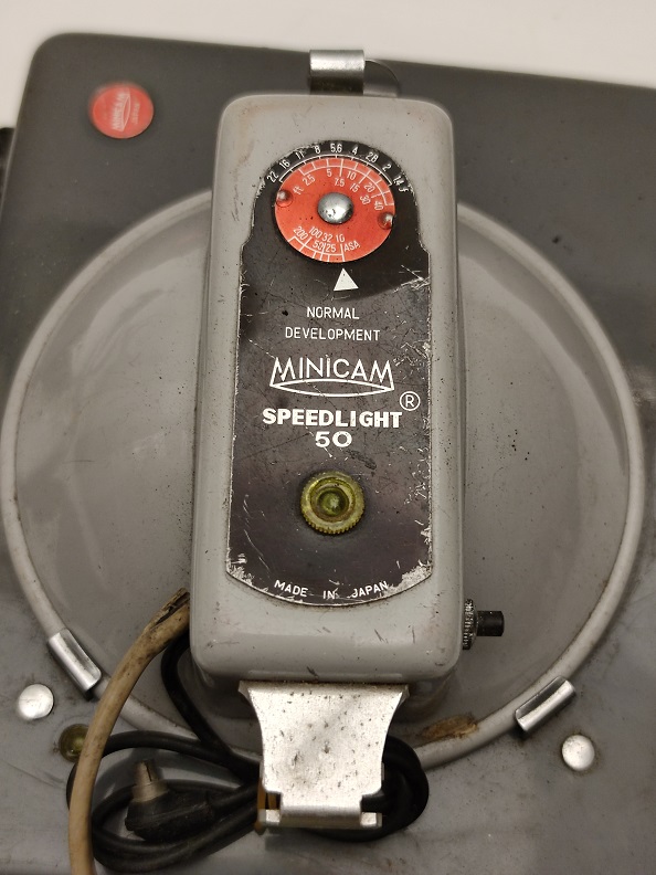 PROFESYONEL SEYYAR FOTOGRAF CEKİMİLERİNDE DIŞ MEKAN AKULÜ CAMERA FLAŞ MINICAM SPEEDLIGHT 50 