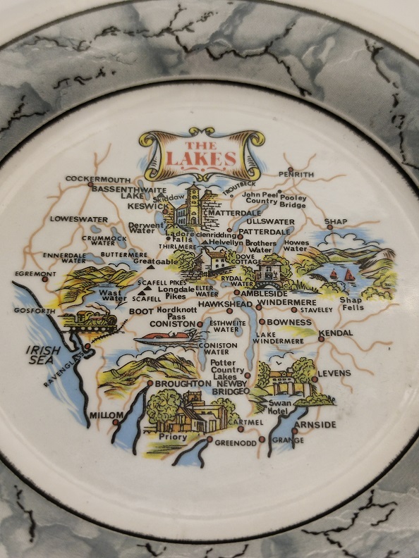 THE LAKES İNGİLTERE GÖLLERİ ÖREN YERLER İŞARETLİ TEMALI PORSELEN DUVAR TABAĞI