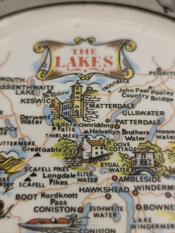 THE LAKES İNGİLTERE GÖLLERİ ÖREN YERLER İŞARETLİ TEMALI PORSELEN DUVAR TABAĞI