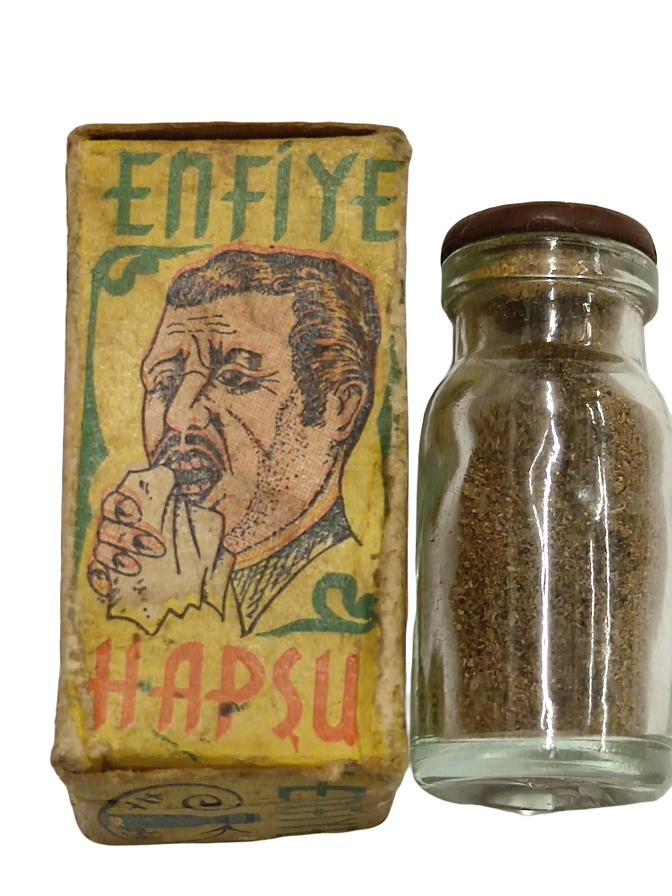 1960 ÇENBERLİTAŞ BAHARATÇISI ENFİYE HAPŞU KARTON KUTUSUNDA 20 G CAM KAB VE KAUCUK KAPAK 