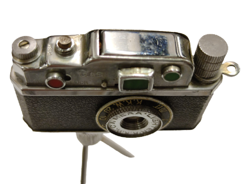 KKW PP 13449 MİNİ TRİPOT  AYAKLI OBJEKTİFLİ FOTOĞRAF MAKİNESİ ŞEKLİNDE MEKANİK TAŞLI GAZLI CAKMAK LİGHTER JAPAN 1948