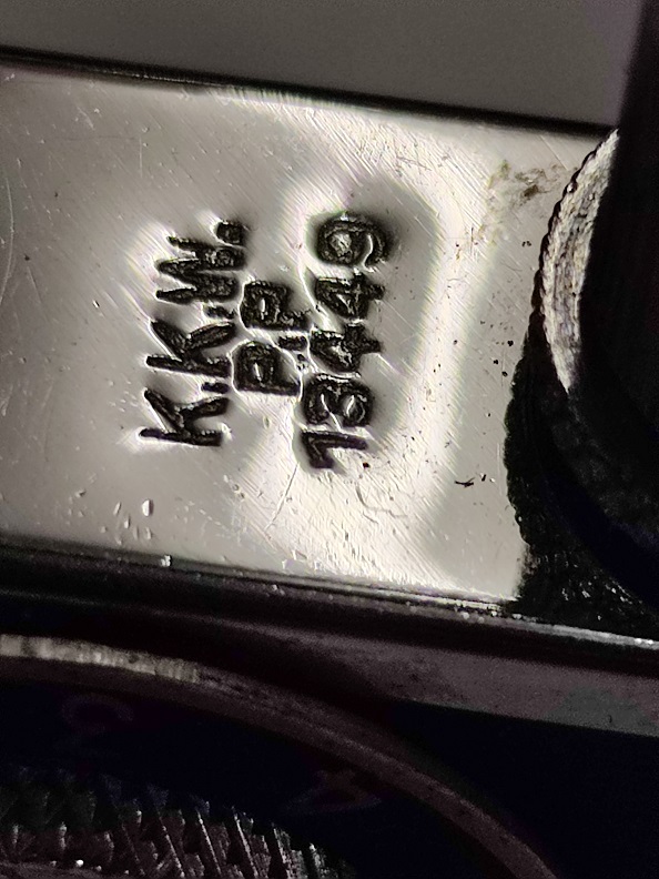 KKW PP 13449 MİNİ TRİPOT  AYAKLI OBJEKTİFLİ FOTOĞRAF MAKİNESİ ŞEKLİNDE MEKANİK TAŞLI GAZLI CAKMAK LİGHTER JAPAN 1948