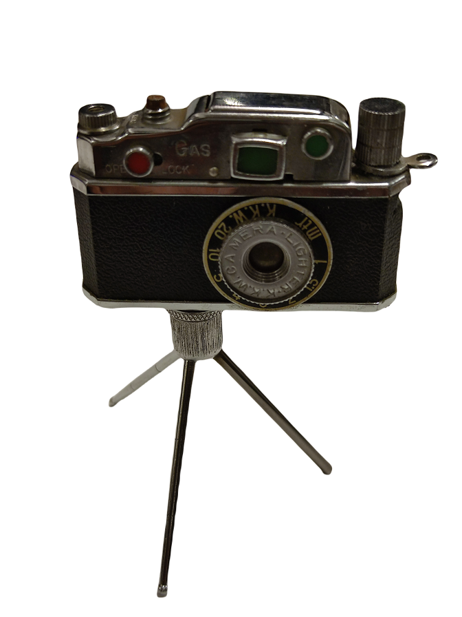 KKW PP 13449 MİNİ TRİPOT  AYAKLI OBJEKTİFLİ FOTOĞRAF MAKİNESİ ŞEKLİNDE MEKANİK TAŞLI GAZLI CAKMAK LİGHTER JAPAN 1948