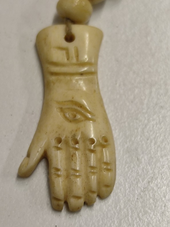 OSMANLI BEKTAŞİ ZAZA EL TESBİHİ 2 ADET FATİMA ELİ ORTADA BEKTAŞİ YILDIZI VARDIR KEMİK EL YAPIMI