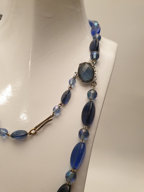 ÖZEL TASARIM MAVİNİN RENK TONLARINDA KUARZ TAŞ DİZİM KOLYE