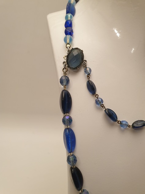 ÖZEL TASARIM MAVİNİN RENK TONLARINDA KUARZ TAŞ DİZİM KOLYE