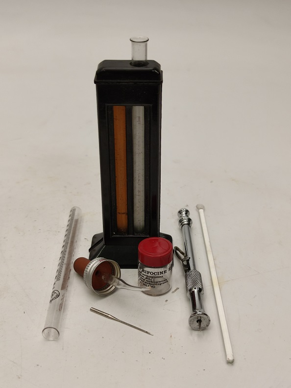 1950 FARBSTAB-HAEMOMETER OKA  ÜZERİ YAZILI ORJİNAL KUTUSUNDA KAN TEST CİHAZI 