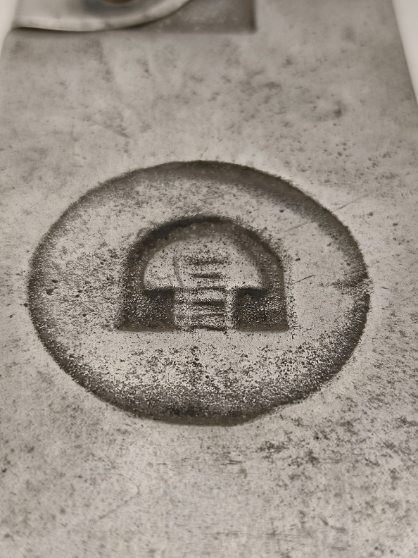 EL İLE CALISAN TENEKE  KONSERVE KAPAK KAPATMA MAKİNESİ  UFAK ATOLYE VE EVLER İCİN TASARLANMIS