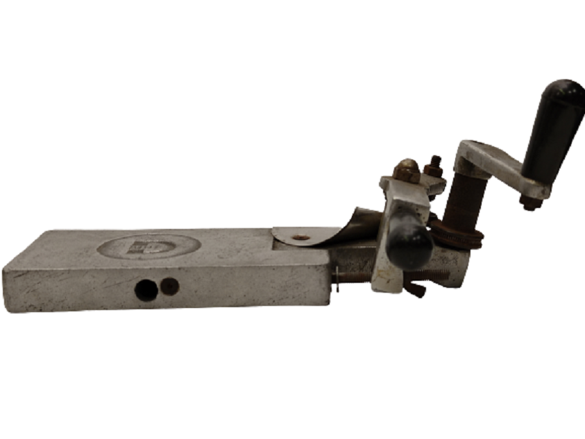 EL İLE CALISAN TENEKE  KONSERVE KAPAK KAPATMA MAKİNESİ  UFAK ATOLYE VE EVLER İCİN TASARLANMIS