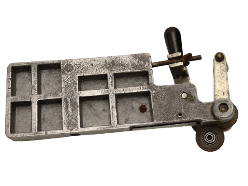 EL İLE CALISAN TENEKE  KONSERVE KAPAK KAPATMA MAKİNESİ  UFAK ATOLYE VE EVLER İCİN TASARLANMIS