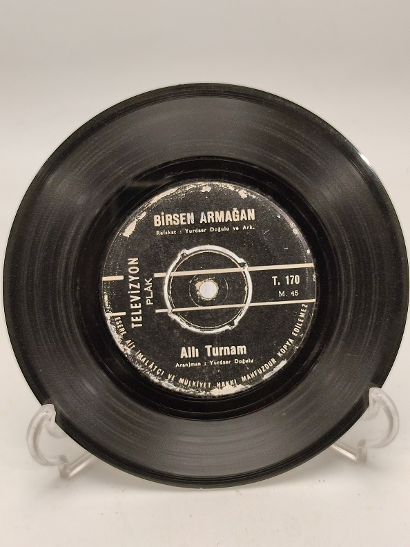 BİRSEN ARMAĞAN DÜNYA DÖNÜYOR-ALLI TURNAM 45 LİK PLAK
