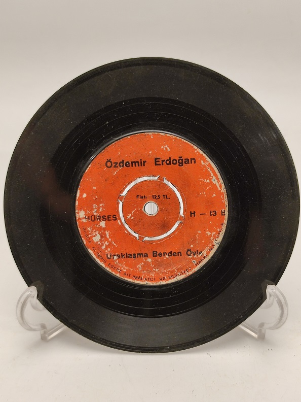 ÖZDEMİR ERDOĞAN DUYDUK DUYMADIK DEMEYİN-UZAKLAŞMA BENDEN ÖYLE 45 LİK PLAK