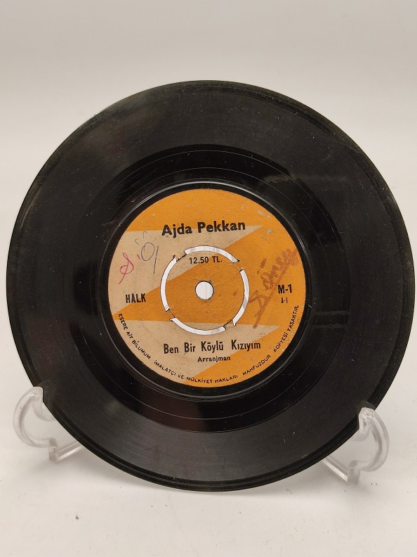 AJDA PEKKAN BEN BİR KÖYLÜ KIZIYIM-TATLI DÜNYA 45 LİK PLAK