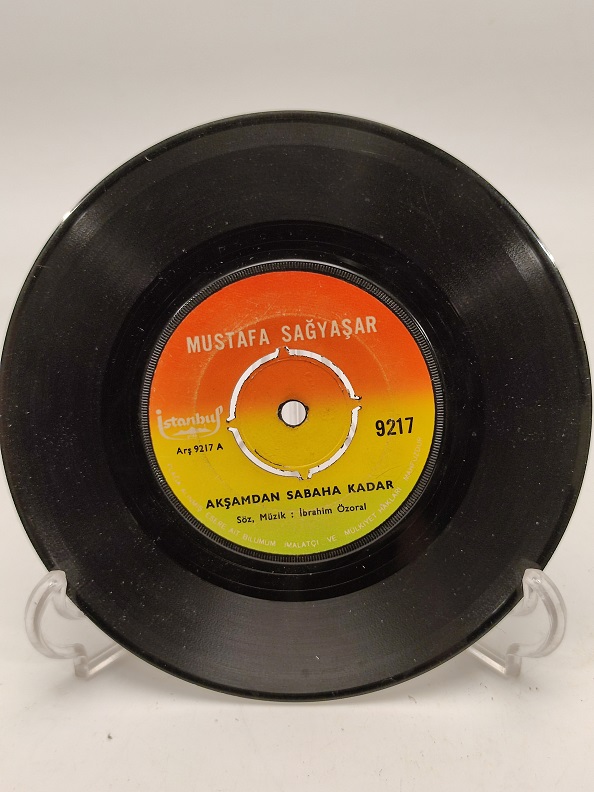 MUSTAFA SAĞYAŞAR GÖNLÜMÜN ŞARKISINI GÖZLERİNDEN OKURUM-AKŞAMDAN SABAHA KADAR 45 LİK PLAK