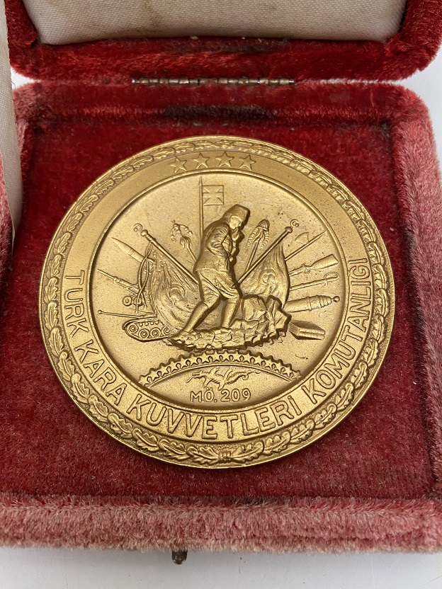 MUSTAFA KEMAL ATATÜRK GÖRSELLİ TÜRK KARA KÜVVETLERİ KOMUTANLIGI M.Ö 209 ALTIN KAPLAMA MADALYA