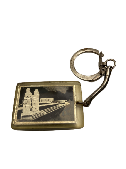 1960 MUSTAFA KEMAL ATATÜRK VE ANITKABİR RESİMLİ ANAHTARLIK POLİ KARBON 