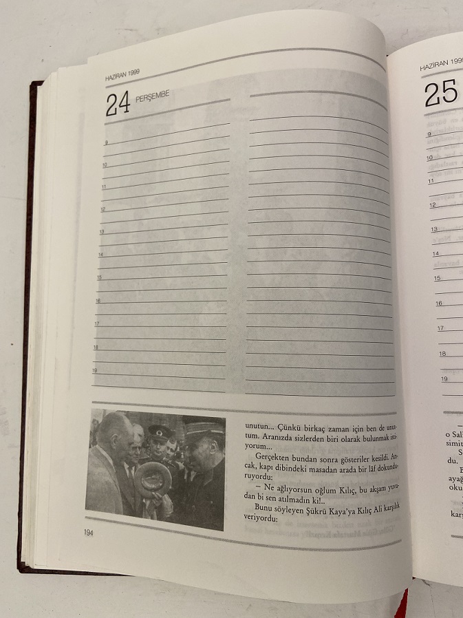 1999 ATATÜRK AJANDASI İÇERİSİNDE ATATURK'ÜN SÖZLERİ VE BAŞARILARI YAZMAKTA
