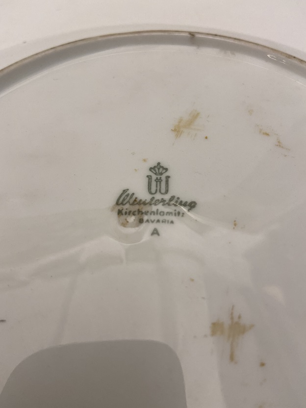 ALMAN BAVARIA KENARLAR ATLIN  EL CEKME VE BOYAMA NE MUTLU TÜRKÜM DİYENE VE ORTADA MUSTAFA KEMAL ATATÜRK DUVAR TABAĞI