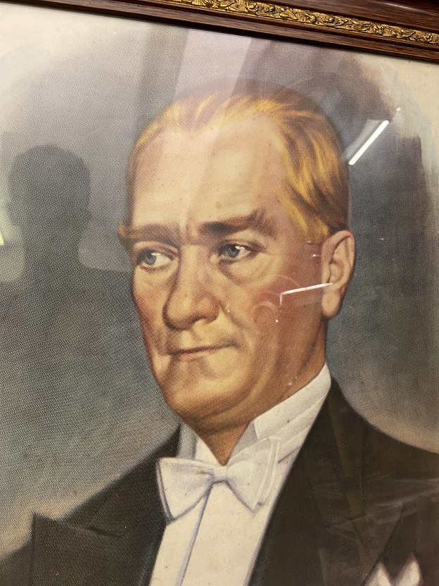 OFSET BASKI 1960 SANATÇI ÜZMEN  İMZALI İŞLEMELİ MUSTAFA KEMAL ATATÜRK TABLOSU