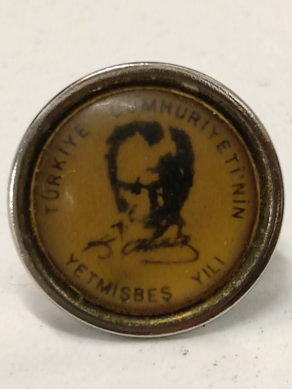 TÜRKİYE CUMHURİYETİ'NİN 75.YILI HATIRASI ROZET YUVARLAK FORMDA