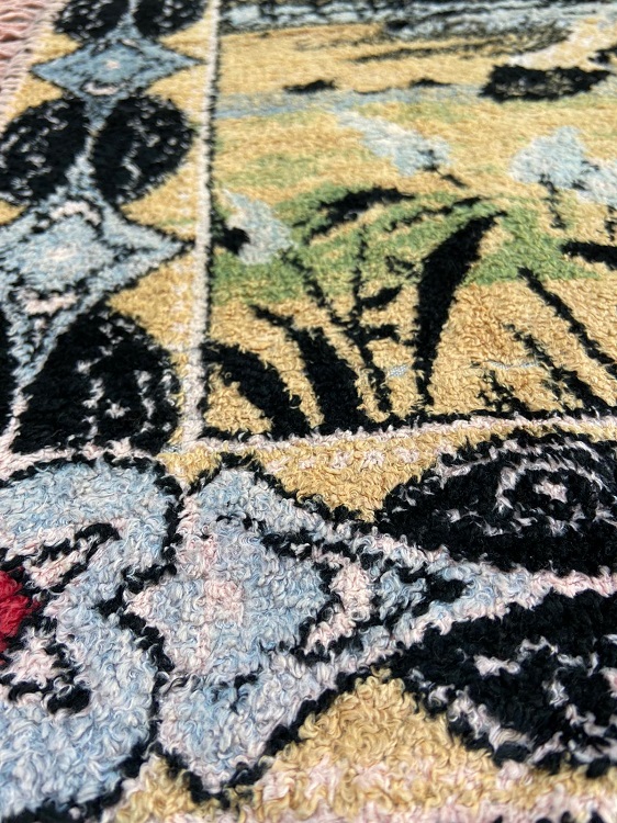 1960 KAHVECİ GÜZELİ HAREM VE CARİYELER TASVİRLİ FLOŞ DOKUMA KENARLAR PÜSKÜLLÜ CANLI RENKLER DUVAR HALI 